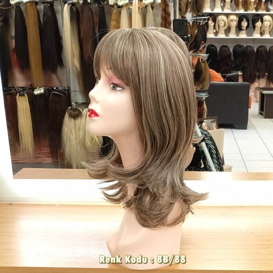 Katlı Kesim Orta Boy Fiber Sentetik Peruk Küllü Kumral Arası Işıltılı Platin